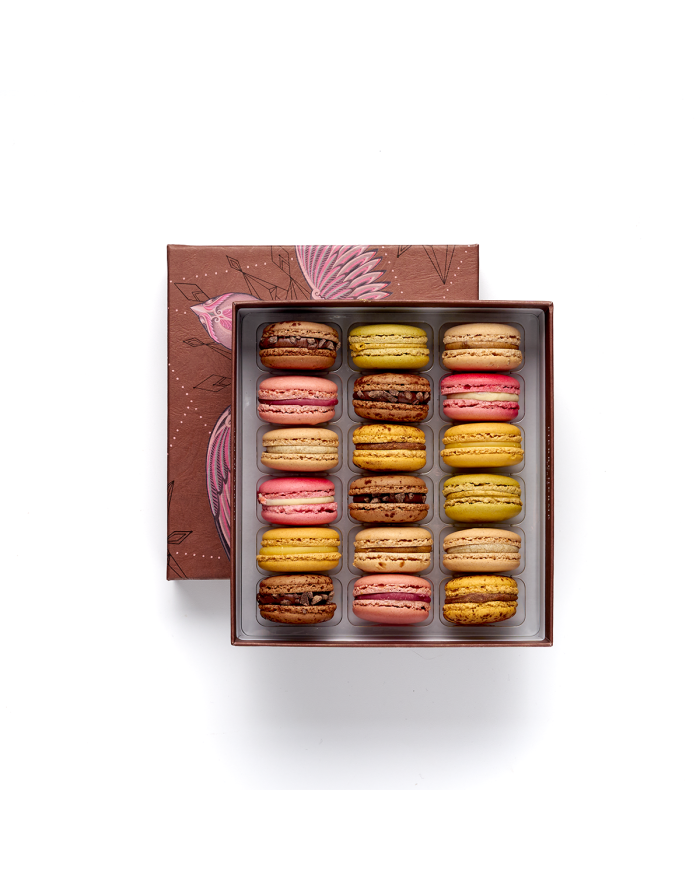 Coffret de 18 macarons | Pierre Hermé Paris