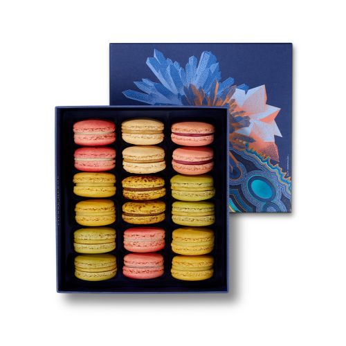 Coffret de 18 macarons | Pierre Hermé Paris