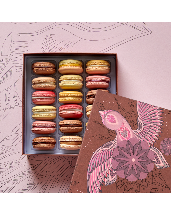 Coffret de 18 macarons | Pierre Hermé Paris